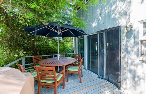 Ocean Bay Park House | Charming home close to beach with fast WiFi & washer/dryer - dog-friendly