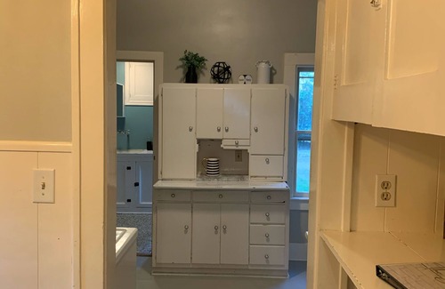 Cody House | Charming home- Downtown Cody - Sleeps up to 9! Detached GAME ROOM with bed!
