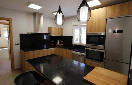 Costa Dorada House | Charming Home with Private Pool, Near Beach, Free WiFi, Pet-Friendly, Optional AC and Dog Beach
