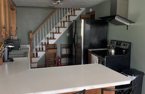 Logan House | Charming home in prime location. Close to caves/state park/lake/shopping…