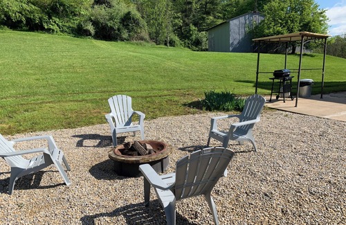 Logan House | Charming home in prime location. Close to caves/state park/lake/shopping…