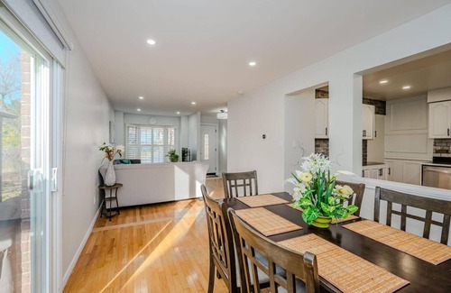 Mississauga House | Charming Home in Toronto Area near Airport, Stores–Ideal Getaway! 🏡