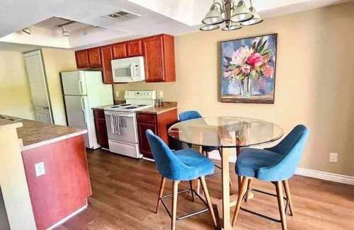 East Mesa Condo | Charming Home | King Bed, Pool, Hot Tub, Fireplace