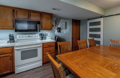 Smithville House | Charming home located 3 minutes from downtown Smithville, MO