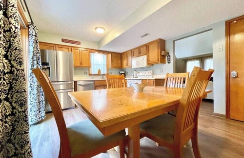 Smithville House | Charming home located 3 minutes from downtown Smithville, MO
