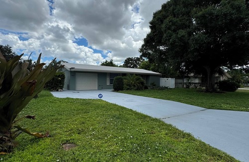 Trailer Estates House | Charming home near Anna Maria Island with Jacuzzi