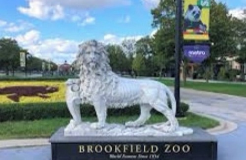 Brookfield Apartment | Charming Home on Quite Tree-line Street near Downtown, La Grange