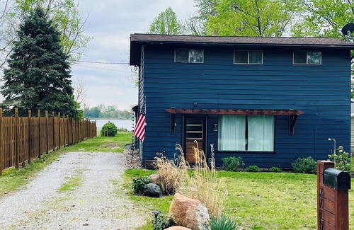 Deedsville House | Charming home on the lake!