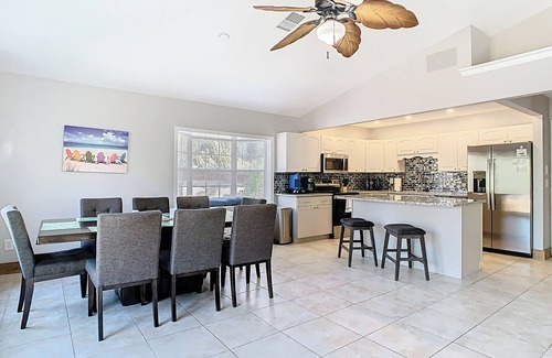 Spring Hill House | Charming home right off the main river. short paddle to hospital hole.