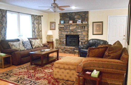 Hot Springs Village House | Charming Home With Furnished Den Close to Lake Desoto - Unit 0340 by Redawning