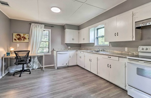 Belton House | Charming Home w/Deck < 1 Mi to Belton Lake!