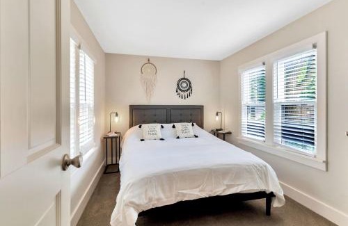 Ferndale Apartment | Charming Home w Workspace near Downtown Ferndale