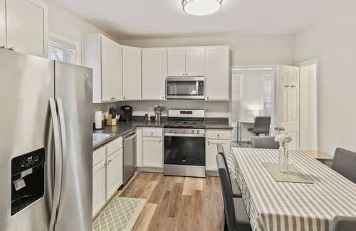 Waukegan House | Charming Home with 3 Bedrooms