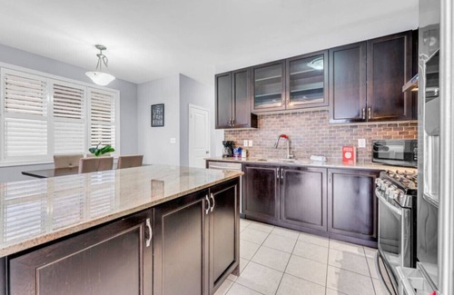 Brampton House | Charming Home with Airport and Toronto Nearby