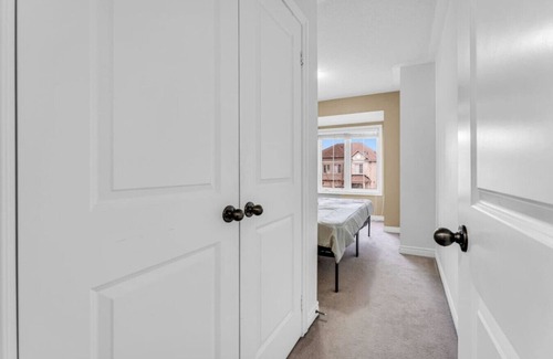 Brampton House | Charming Home with Airport and Toronto Nearby