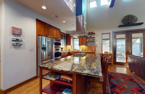 Travis Heights House | Charming home with balcony, firepit, & 2 living rooms - near dining & music
