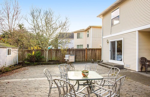 Renton House | Charming home with firepit, enclosed yard, golf nearby, & washer/dryer