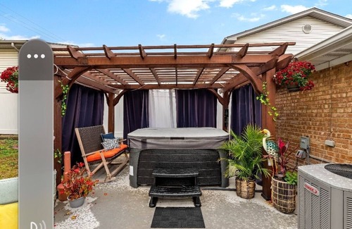 East Hazel Crest House | Charming Home with Hot Tub and Private Yard. RELAX and be at PEACE
