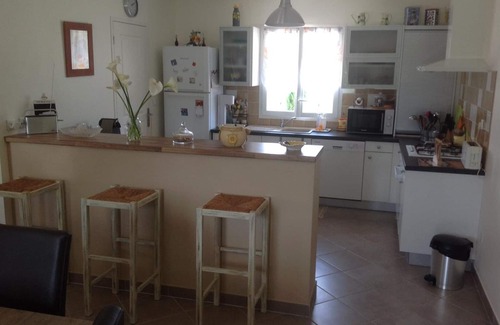 Neuvic Cottage | Charming Home with Modern Amenities in Scenic Neuvic, Dordogne