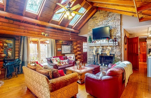 Gainesville House | Charming home with amazing views of the water, inviting screened porch