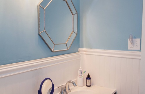 Madison Center House | Charming Honeymoon Beach Cottage Steps Away from East Wharf Beach