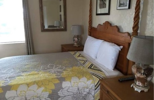 Titusville Apartment | Charming hotel suite with AC and WiFi in delightful Titusville