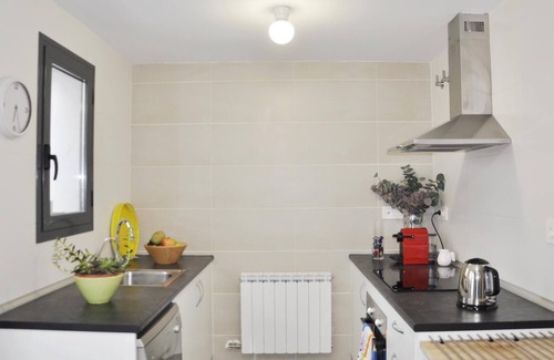 Cubelles Cottage | Charming house 3 blocks from the beach and 45 from Barcelona. vilanovaapartments