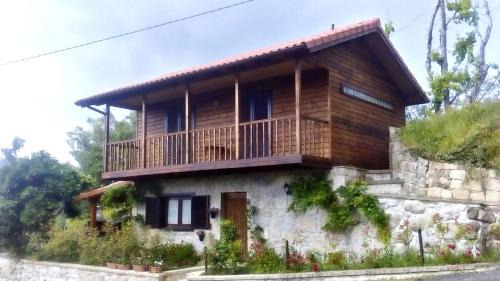 Molares House | Charming House in Celorico de Basto with Mountain View