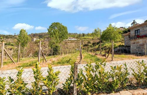Castelo de Paiva House | Charming House in Fornos with shared pool