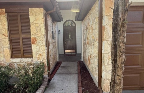 Hutto House | Charming house in Hutto with AC and WiFi, perfect for relaxation