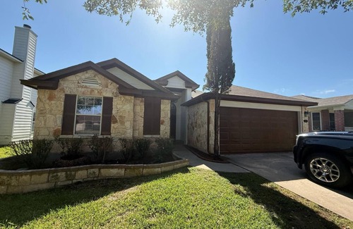 Hutto House | Charming house in Hutto with AC and WiFi, perfect for relaxation
