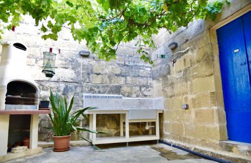 Xewkija House | Charming House in Ix - Xewkija with Terrace and Barbecue