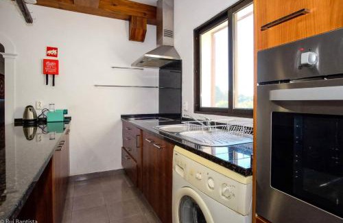 Monchique House | Charming House in Monchique with Shared Pool