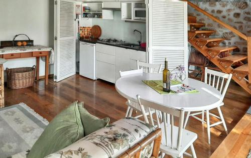 Povoa de Lanhoso House | Charming House in Covelas with Shared Pool