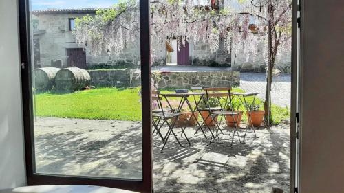Povoa de Lanhoso House | Charming House in Covelas with Shared Pool