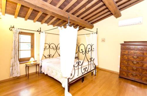 Ramazzano House | Charming House in Ramazzano with Pool