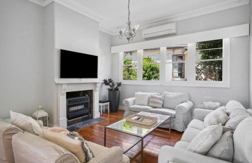 Woolwich House | Charming House in Woolwich