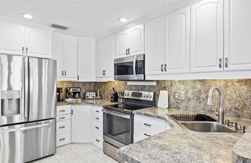 Palma Sola House | Charming house near AMI: Comfort, Style, and Sun Soaked Fun | Private | Pets OK