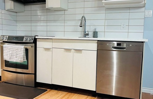 Brossard House | Charming house-near DT and DIX30