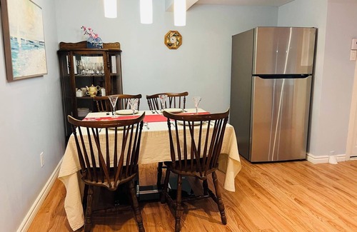 Brossard House | Charming house-near DT and DIX30