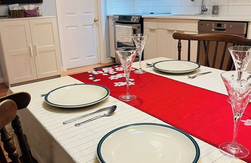 Brossard House | Charming house-near DT and DIX30