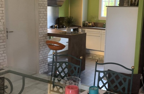 Bergerac House | CHARMING HOUSE SPACIOUS ROOMS BEAUTIFUL POOL SURROUNDED BY GREENERY IN BERGERAC