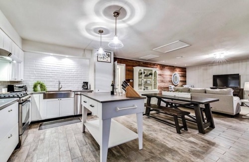Dripping Springs House | Charming house on an acre in the ❤️of DT Dripping Springs