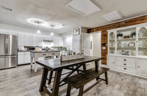 Dripping Springs House | Charming house on an acre in the ❤️of DT Dripping Springs