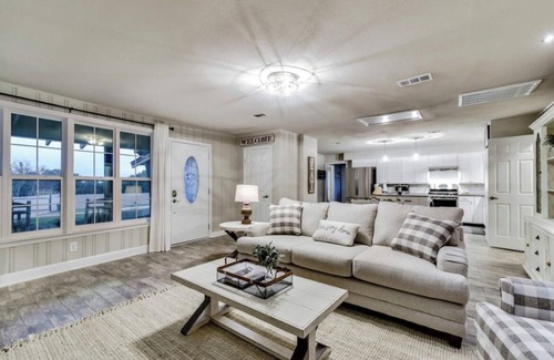 Dripping Springs House | Charming house on an acre in the ❤️of DT Dripping Springs