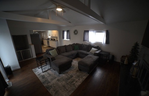 St. Clair Shores House | CHARMING HOUSE ON THE NAUTICAL MILE