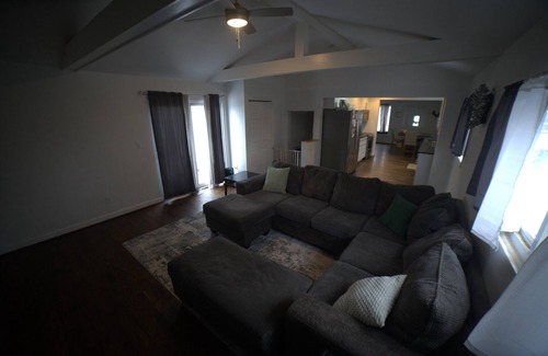 St. Clair Shores House | CHARMING HOUSE ON THE NAUTICAL MILE
