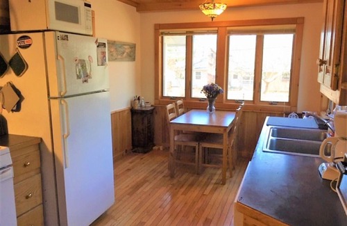 Southold House | Charming house walking distance from beautiful Kenney’s Beach