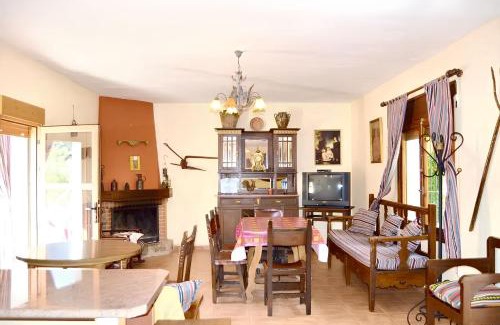 Siles House | Charming house with mountain view in Siles + Garden