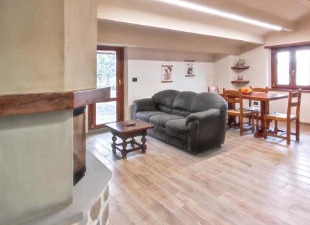 Caprese Michelangelo House | Charming house with shared pool in Caprese Michelangelo